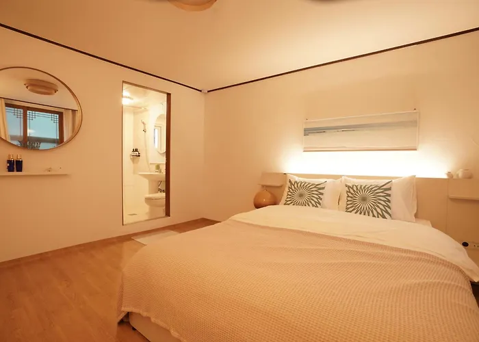 Wangsimni Station 3 Min Walk Line 2 Near Seongsu Hanyang Univ 3br Sleeps 8