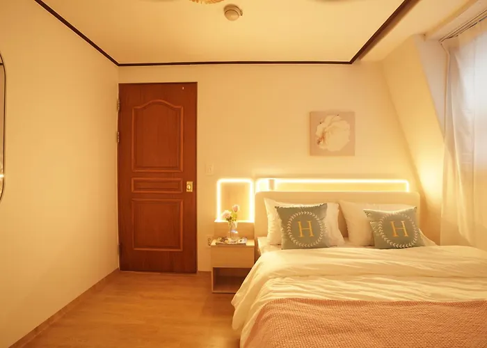 Wangsimni Station 3 Min Walk Line 2 Near Seongsu Hanyang Univ 3br Sleeps 8