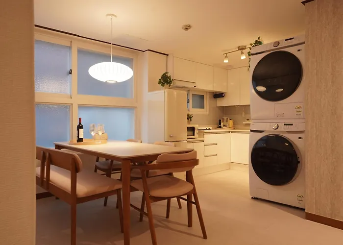 Wangsimni Station 3 Min Walk Line 2 Near Seongsu Hanyang Univ 3br Sleeps 8 *