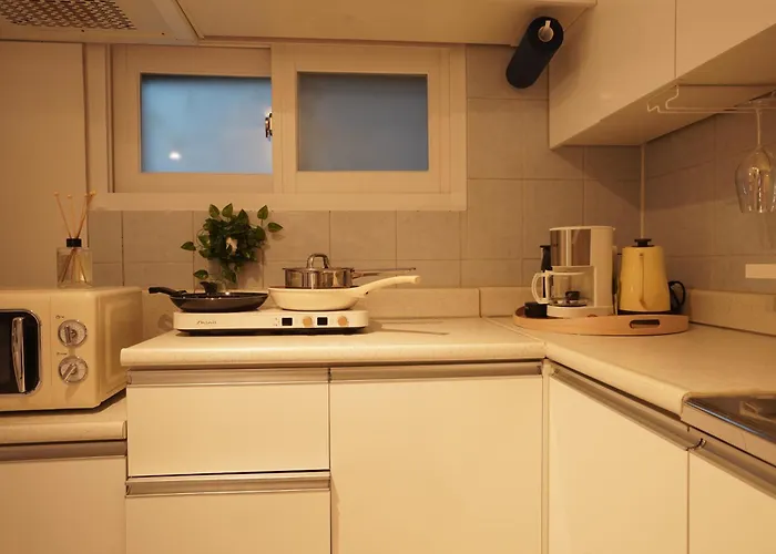 Wangsimni Station 3 Min Walk Line 2 Near Seongsu Hanyang Univ 3br Sleeps 8 *