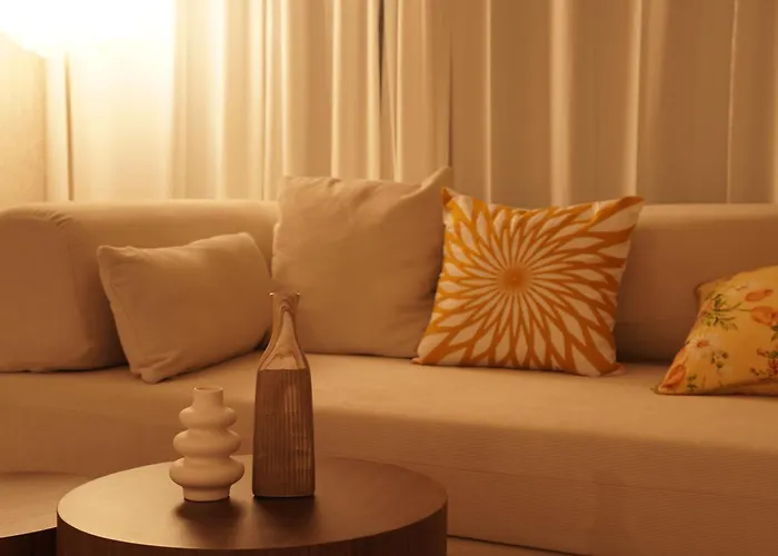 Wangsimni Station 3 Min Walk Line 2 Near Seongsu Hanyang Univ 3br Sleeps 8 * Seoel