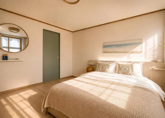 Wangsimni Station 3 Min Walk Line 2 Near Seongsu Hanyang Univ 3br Sleeps 8 Seoel