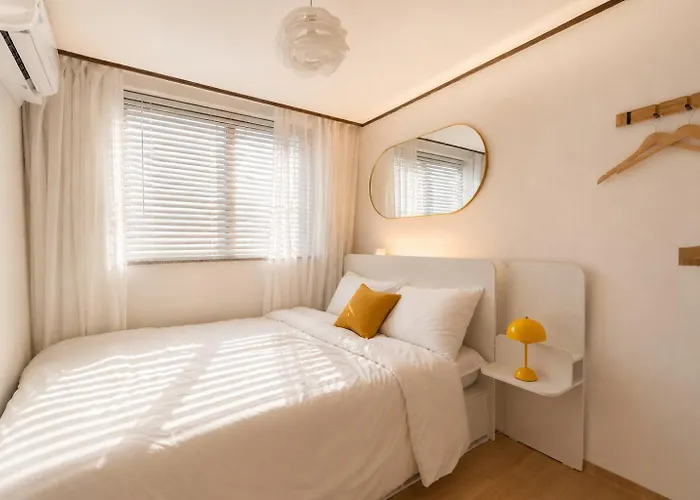 Wangsimni Station 3 Min Walk Line 2 Near Seongsu Hanyang Univ 3br Sleeps 8